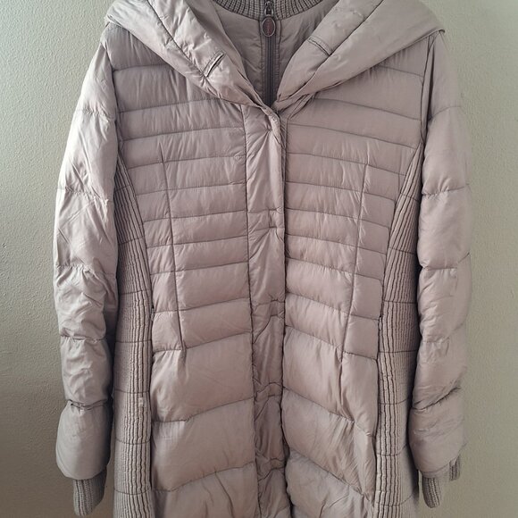 Tahari Hooded Long down puffer coat.  Soft buff/taupe color.  Women's size XL. - Picture 4 of 9